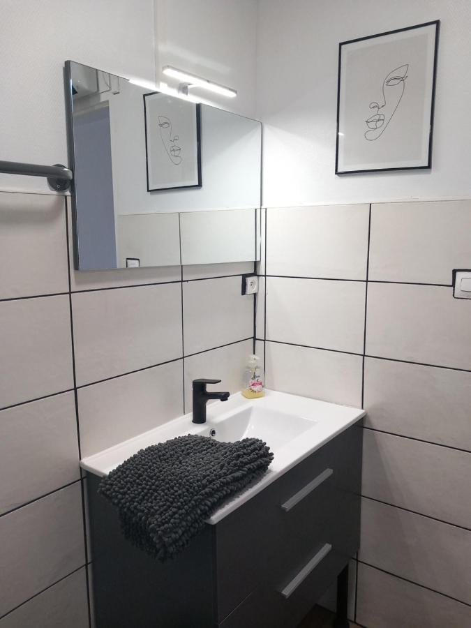 Studio Bleu Tout Equipe Avec Wifi Le Creusot Dış mekan fotoğraf